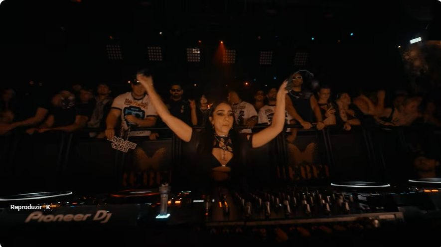 DANA VICCI - TELETECH DEBUT - Clique na FOTO Para ir ao Show 